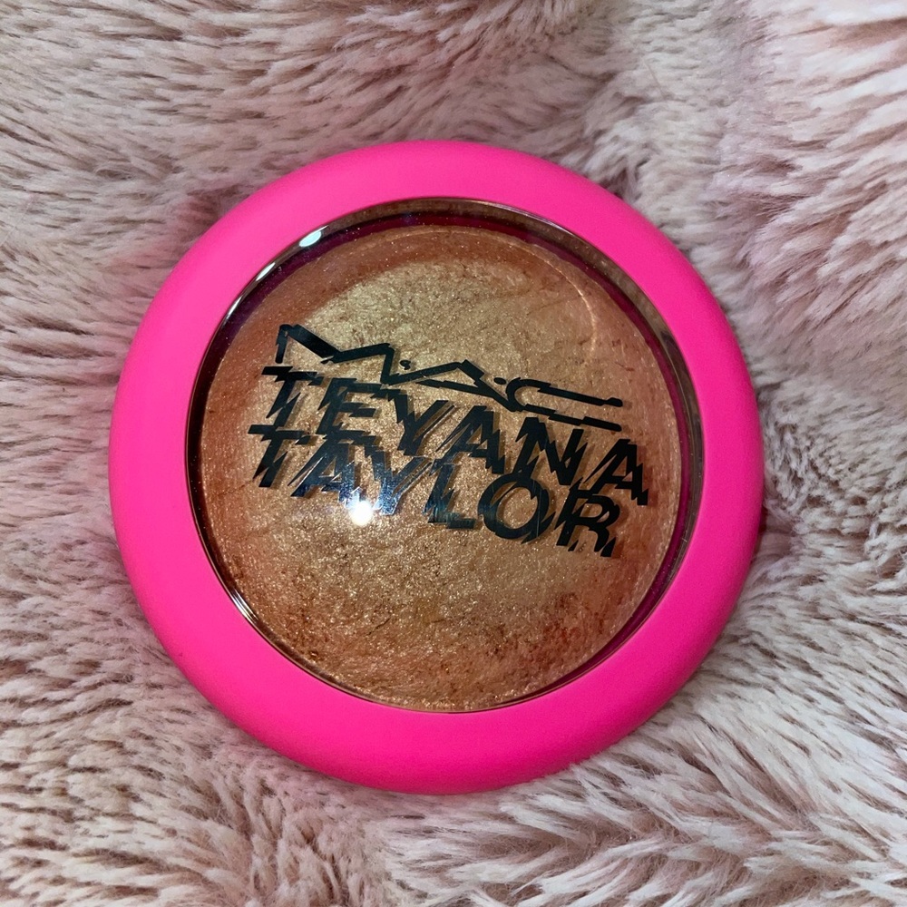 Mac Teyana Taylor mineralized skinfinish